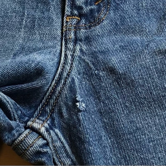 Abercrombie & Fitch High Rise Mom Jean Size 30/10. - Picture 9 of 13